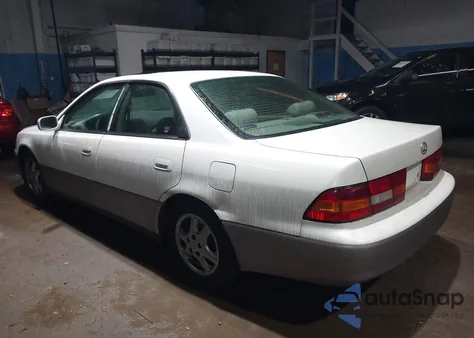 1999 Lexus Es 300 z USA, uszkodzony, nr VIN JT8BF28GXX5066359